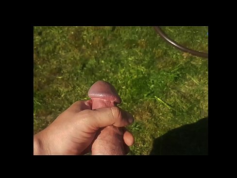 ❤️ Hot hottie gets kanyang pink puki fucked at cums sa isang pumulandit sa isang summer garden ️ Homemade porn sa amin ❤