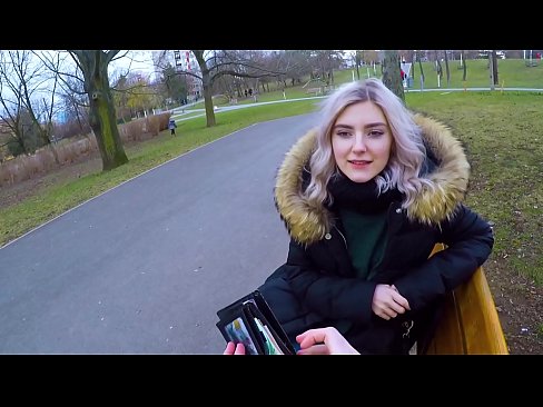 ❤️ Nilulon ang mainit na cum ng isang estranghero para sa pera - blowjob sa parke ni Eva Elfie ️ Homemade porn sa amin ❤